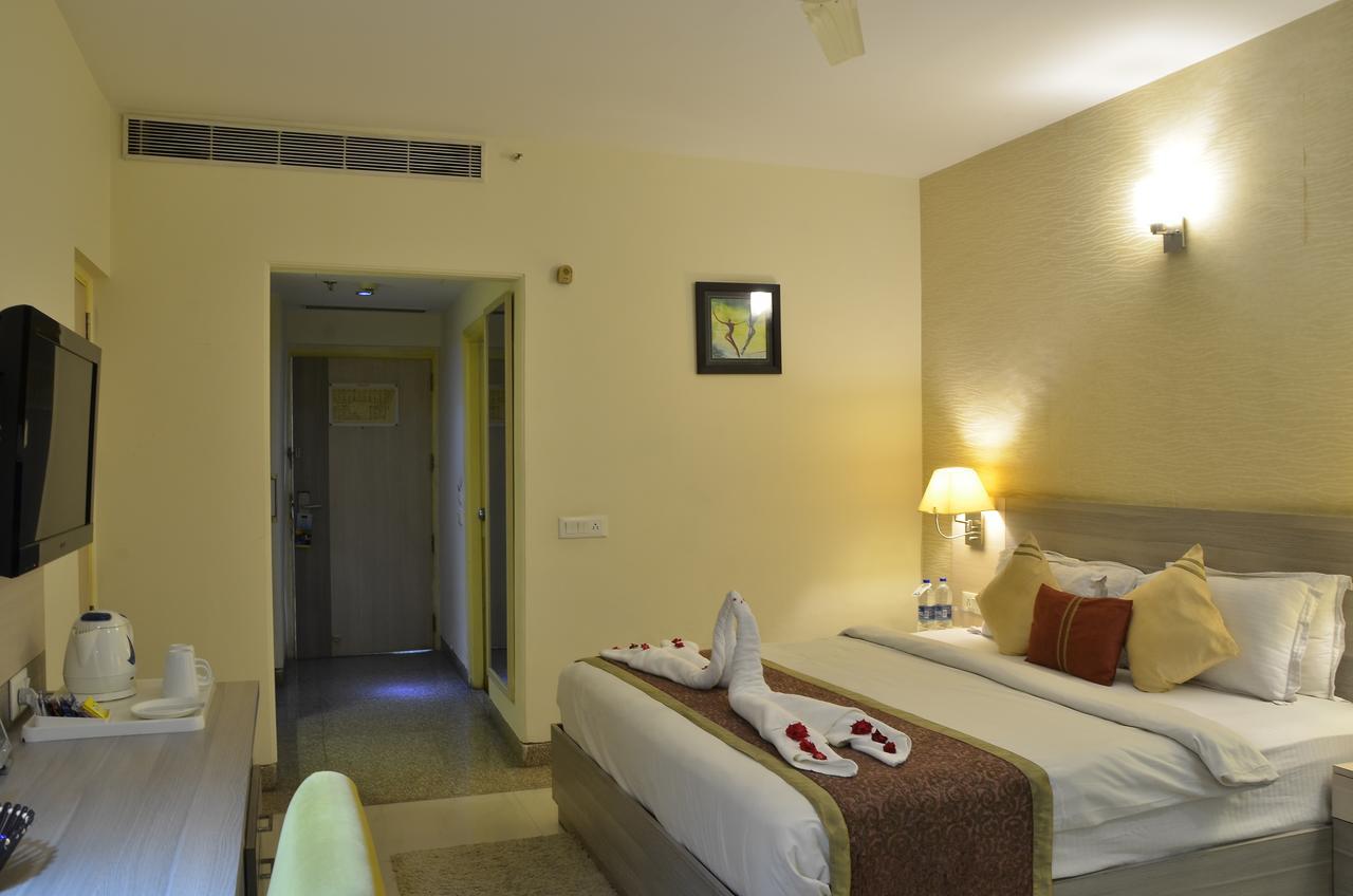 เดย์ โฮเต็ล บาย วินด์แฮม นีมรานา ชัยปุระ ไฮเวย์ Hotel ภายนอก รูปภาพ